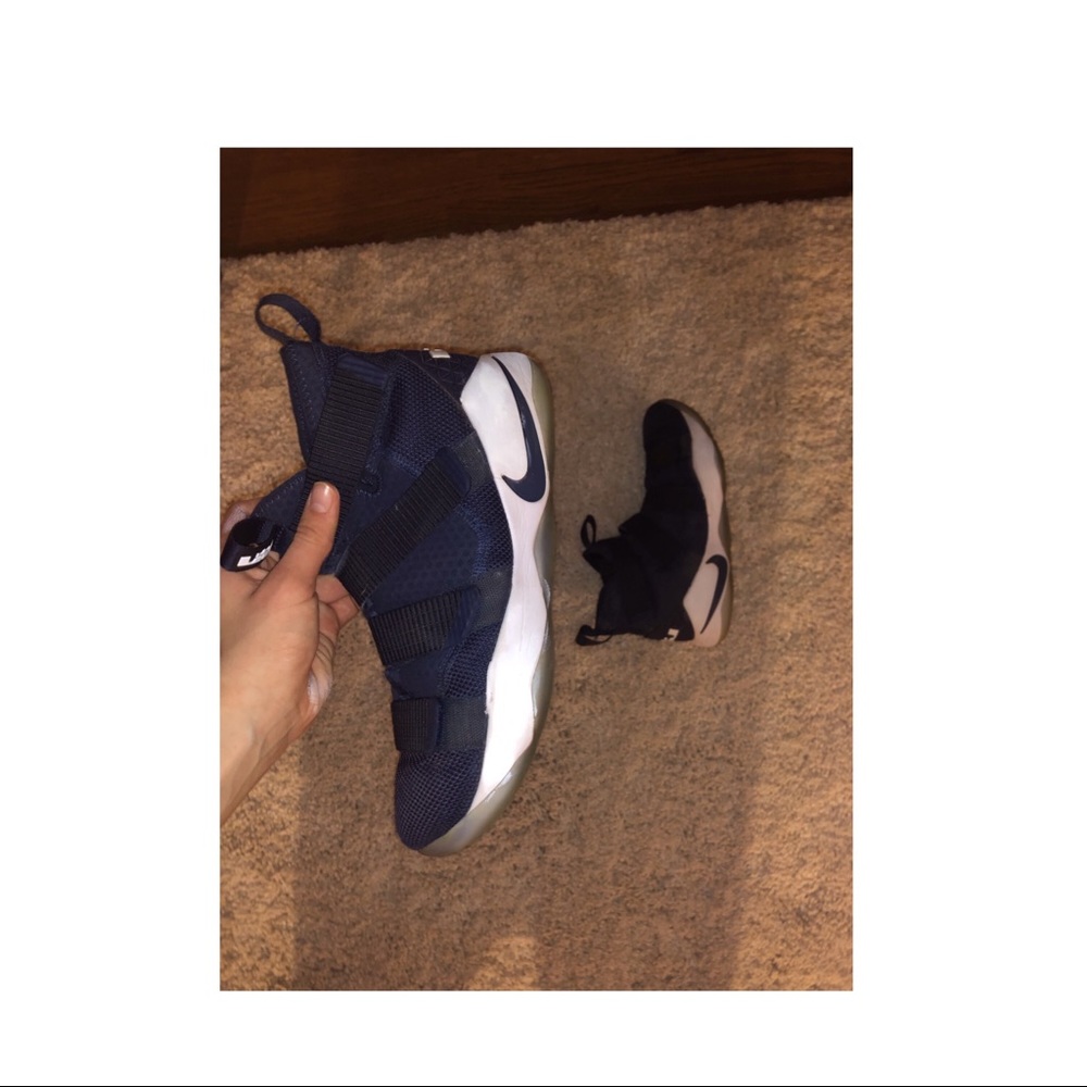 NIKE BASKETBALL navy lebron 11